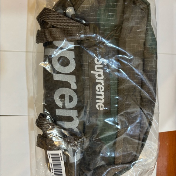 Supreme Waist Bag Woodland Camo SS24 - Picture 5 of 6
